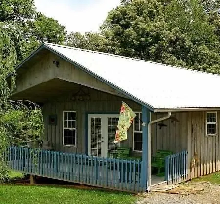 Country Cottage - 2 Bedrooms, 1 Baths, Sleeps 6 Cabin
